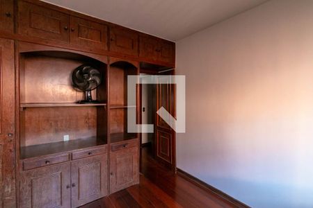 Casa para alugar com 365m², 5 quartos e 6 vagas Casa para alugar com 365m², 5 quartos e 6 vagasQuarto