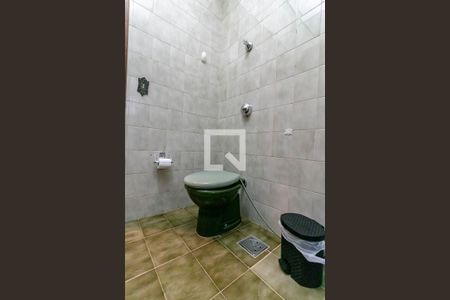 Casa para alugar com 365m², 5 quartos e 6 vagas Casa para alugar com 365m², 5 quartos e 6 vagasBanheiro social