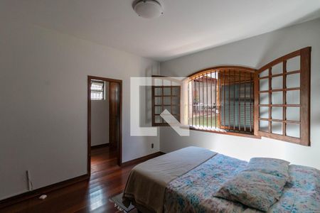 Casa para alugar com 365m², 5 quartos e 6 vagas Casa para alugar com 365m², 5 quartos e 6 vagasQuarto