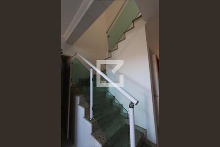 Casa à venda com 336m², 3 quartos e 2 vagasEscada