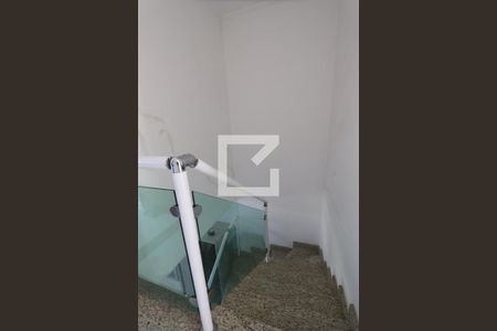 Casa à venda com 336m², 3 quartos e 2 vagasEscada
