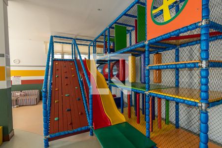 Apartamento à venda com 137m², 3 quartos e 3 vagas Apartamento à venda com 137m², 3 quartos e 3 vagasÁrea comum - Playground