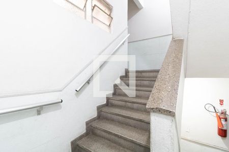 Apartamento à venda com 68m², 2 quartos e sem vaga Apartamento à venda com 68m², 2 quartos e sem vagaEscada