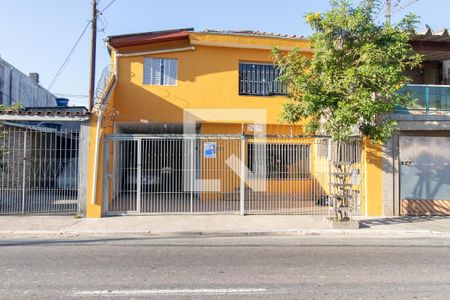 Casa à venda com 160m², 4 quartos e 3 vagas Casa à venda com 160m², 4 quartos e 3 vagasFachada