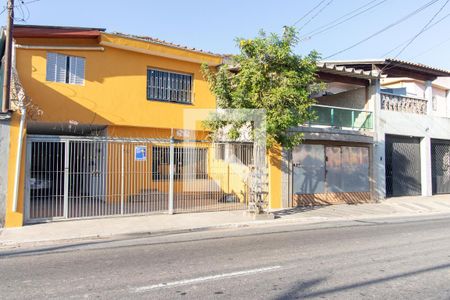 Casa à venda com 160m², 4 quartos e 3 vagas Casa à venda com 160m², 4 quartos e 3 vagasFachada