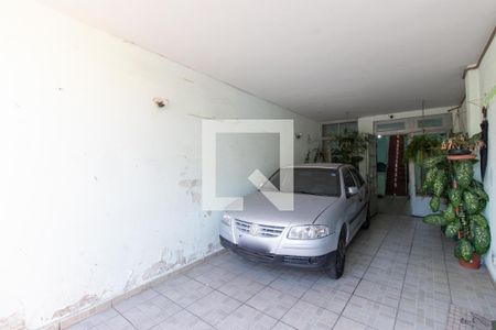Casa à venda com 160m², 4 quartos e 3 vagas Casa à venda com 160m², 4 quartos e 3 vagasGaragem