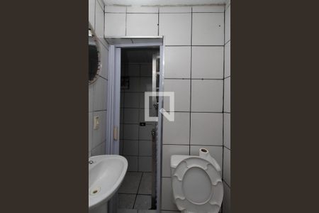 Casa à venda com 160m², 4 quartos e 3 vagas Casa à venda com 160m², 4 quartos e 3 vagas2 ° piso Banheiro