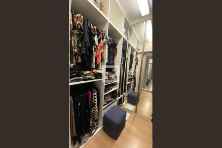 Apartamento à venda com 178m², 4 quartos e 4 vagas Apartamento à venda com 178m², 4 quartos e 4 vagasQuarto Suíte 1