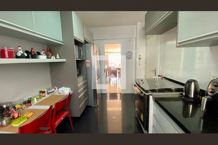 Apartamento à venda com 178m², 4 quartos e 4 vagas Apartamento à venda com 178m², 4 quartos e 4 vagasCozinha