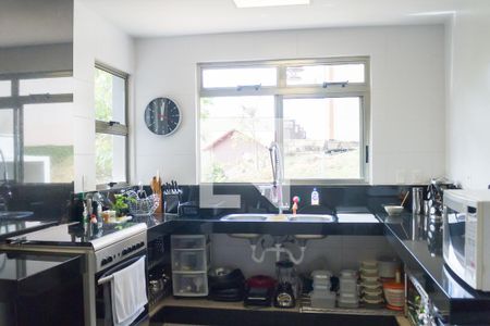 Casa de condomínio à venda com 356m², 4 quartos e 2 vagasCozinha