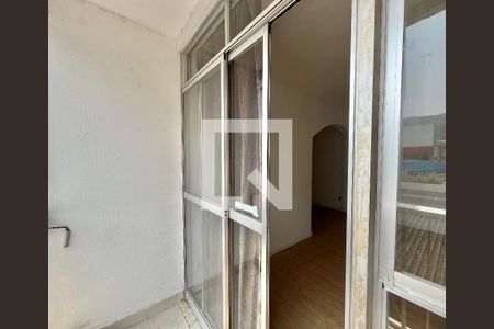 Apartamento à venda com 701m², 2 quartos e 1 vaga Apartamento à venda com 701m², 2 quartos e 1 vagaVaranda