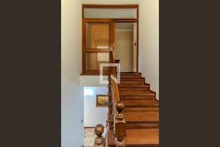 Casa à venda com 441m², 5 quartos e 4 vagasEscada