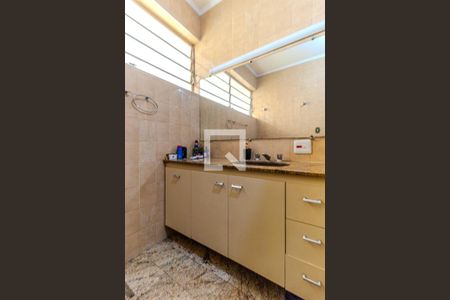 Casa à venda com 441m², 5 quartos e 4 vagasBanheiro da Suíte 1