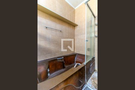 Casa à venda com 441m², 5 quartos e 4 vagasBanheiro da Suíte 1