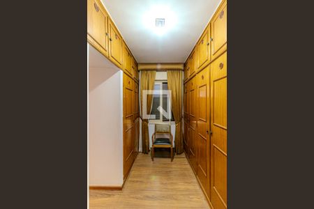 Casa à venda com 441m², 5 quartos e 4 vagasCloset