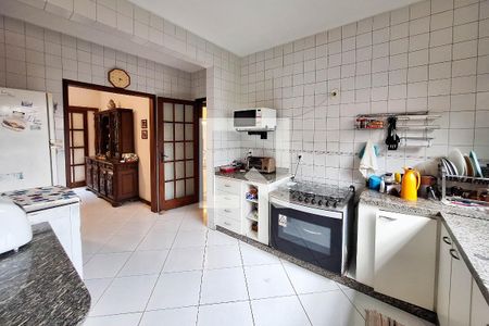 Casa à venda com 400m², 4 quartos e 2 vagas Casa à venda com 400m², 4 quartos e 2 vagasCozinha