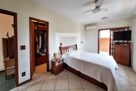 Casa à venda com 400m², 4 quartos e 2 vagas Casa à venda com 400m², 4 quartos e 2 vagasSuíte