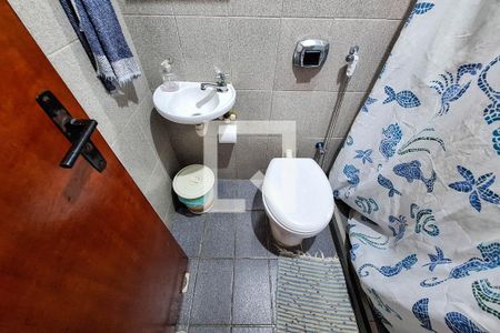 Casa à venda com 400m², 4 quartos e 2 vagas Casa à venda com 400m², 4 quartos e 2 vagasBanheiro de serviço