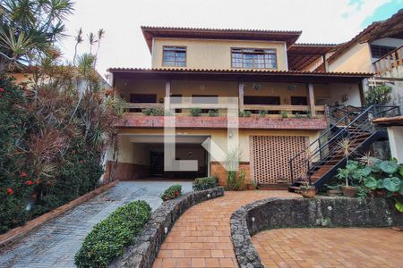 Casa à venda com 400m², 4 quartos e 2 vagas Casa à venda com 400m², 4 quartos e 2 vagasQuintal