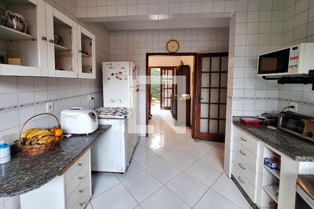 Casa à venda com 400m², 4 quartos e 2 vagas Casa à venda com 400m², 4 quartos e 2 vagasCozinha
