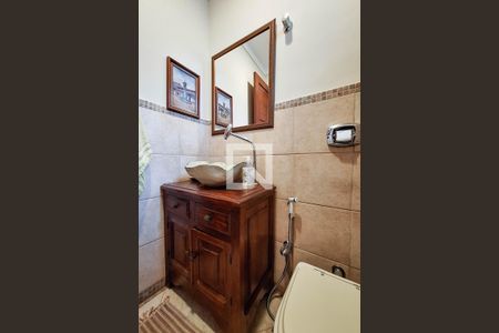 Casa à venda com 400m², 4 quartos e 2 vagas Casa à venda com 400m², 4 quartos e 2 vagasLavabo