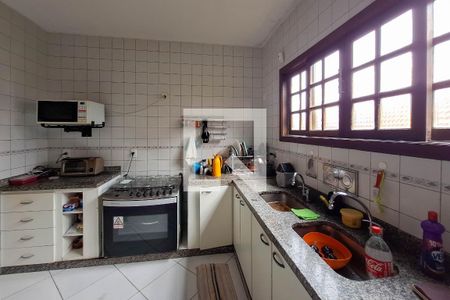 Casa à venda com 400m², 4 quartos e 2 vagas Casa à venda com 400m², 4 quartos e 2 vagasCozinha