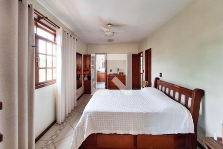 Casa à venda com 400m², 4 quartos e 2 vagas Casa à venda com 400m², 4 quartos e 2 vagasSuíte