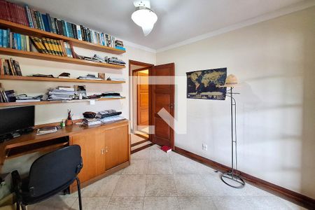 Casa à venda com 400m², 4 quartos e 2 vagas Casa à venda com 400m², 4 quartos e 2 vagasEscritório