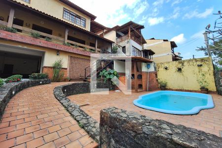 Casa à venda com 400m², 4 quartos e 2 vagas Casa à venda com 400m², 4 quartos e 2 vagasQuintal