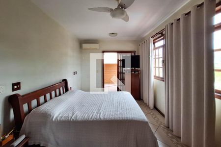 Casa à venda com 400m², 4 quartos e 2 vagas Casa à venda com 400m², 4 quartos e 2 vagasSuíte