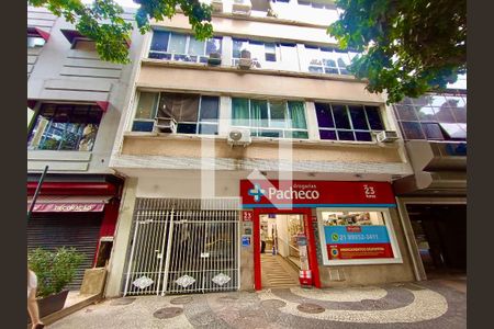 Apartamento à venda com 33m², 1 quarto e sem vaga Apartamento à venda com 33m², 1 quarto e sem vagaFachada com cartaz QA