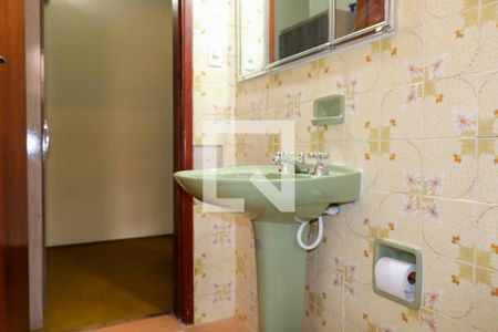 Casa à venda com 245m², 3 quartos e 7 vagasBanheiro Social 2