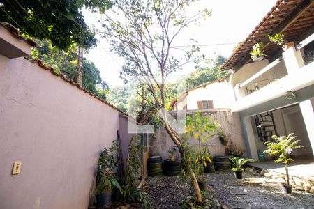 Casa de condomínio para alugar com 237m², 3 quartos e 5 vagas Casa de condomínio para alugar com 237m², 3 quartos e 5 vagasQuintal