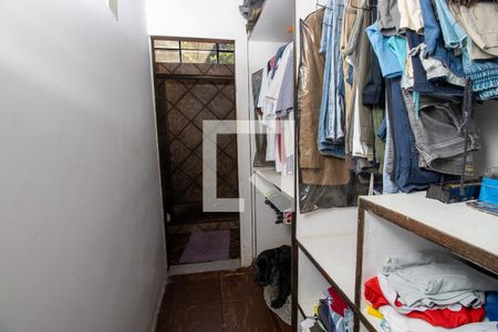 Casa de condomínio para alugar com 237m², 3 quartos e 5 vagas Casa de condomínio para alugar com 237m², 3 quartos e 5 vagasCloset