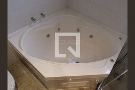 Apartamento à venda com 191m², 3 quartos e 3 vagasBanheira da Suíte Master