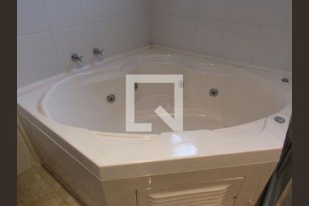 Apartamento à venda com 191m², 3 quartos e 3 vagasBanheira da Suíte Master