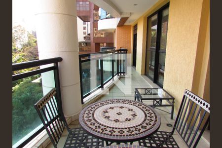 Apartamento à venda com 191m², 3 quartos e 3 vagasÁrea gourmet