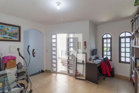 Casa à venda com 800m², 3 quartos e 4 vagas Casa à venda com 800m², 3 quartos e 4 vagasCorredor