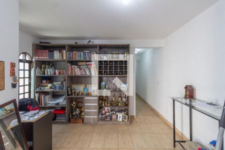 Casa à venda com 800m², 3 quartos e 4 vagas Casa à venda com 800m², 3 quartos e 4 vagasCorredor