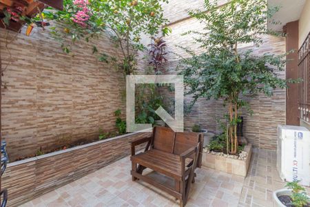 Casa à venda com 800m², 3 quartos e 4 vagas Casa à venda com 800m², 3 quartos e 4 vagasQuintal