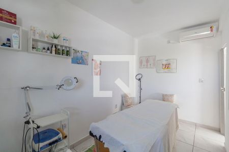 Casa à venda com 800m², 3 quartos e 4 vagas Casa à venda com 800m², 3 quartos e 4 vagasÁrea externa - Salão