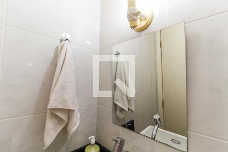 Casa de condomínio à venda com 135m², 4 quartos e 4 vagas Casa de condomínio à venda com 135m², 4 quartos e 4 vagasBanheiro Social