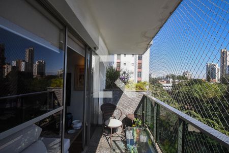 Apartamento à venda com 130m², 3 quartos e 2 vagasVaranda