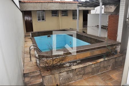 Casa à venda com 303m², 6 quartos e 5 vagasQuintal com Piscina e Churrasqueira