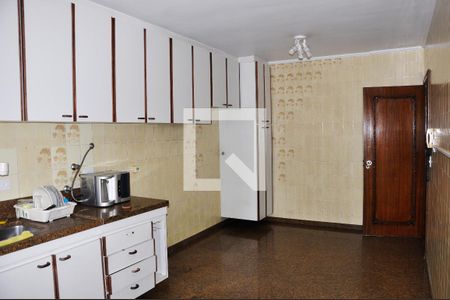 Casa à venda com 303m², 6 quartos e 5 vagasCozinha