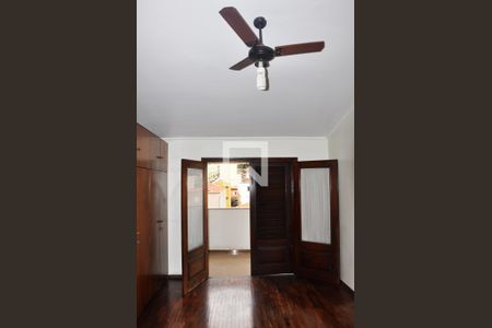 Casa à venda com 303m², 6 quartos e 5 vagasQuarto 01 - Suíte e Closet