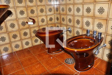 Casa à venda com 303m², 6 quartos e 5 vagasBanheiro Social