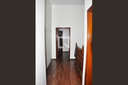 Casa à venda com 303m², 6 quartos e 5 vagasCorredor - Quartos