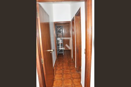 Casa à venda com 303m², 6 quartos e 5 vagasEdícula - Corredor