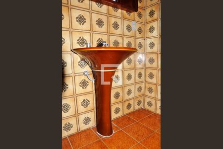 Casa à venda com 303m², 6 quartos e 5 vagasBanheiro Social